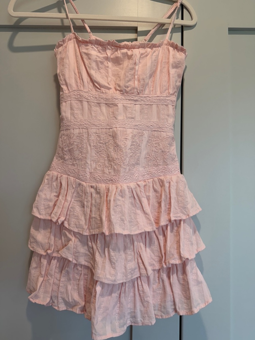 Altar’s state light pink dress